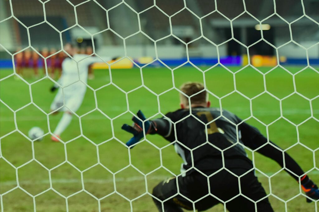 Au cœur de la dynamique compétitive du football, la performance d'une équipe dépend incontestablement de celle de son gardien de but. Se plonger dans l'univers où les qualités techniques, tactiques, et psychologiques d'un gardien de but exceptionnel se révèlent être la fondation sur laquelle repose le succès d'une équipe...